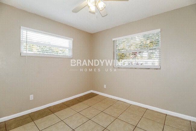 Building Photo - 3221 Thistle Hill Dr