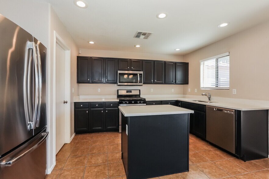 Building Photo - 1935 E Renegade Trail