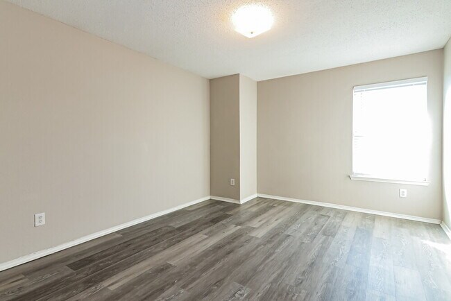 Building Photo - 2104 Aster Trail