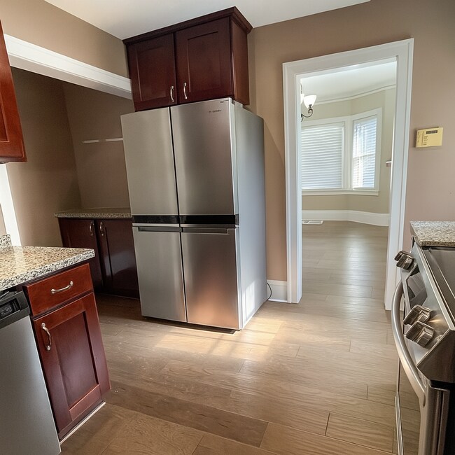 Building Photo - Immediate Move In or Nov 1st Beautiful 3 B...