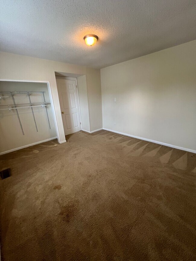 Building Photo - 326 Mayflower Ave