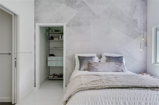 Building Photo - 475 Woodcrest Rd