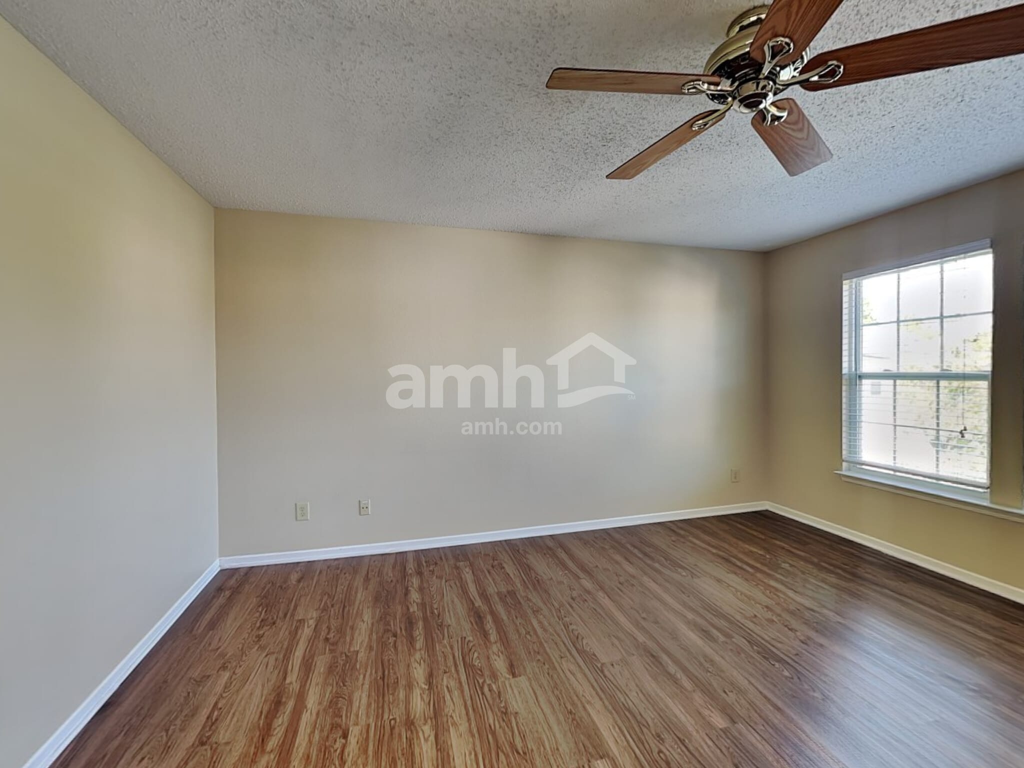Building Photo - 5862 N Quincy Dr