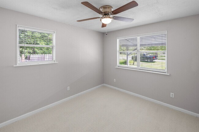 Building Photo - 16766 Lake Cir