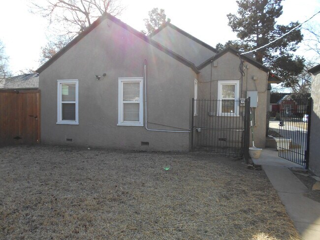 Building Photo - Beautiful 3 bedroom 2 bath home in Tech Terrace