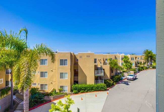 Building Photo - Prime Carlsbad Location - Available Now!