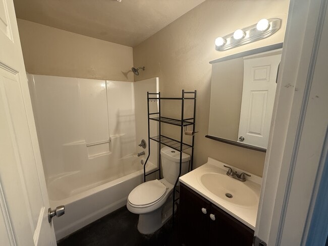 Building Photo - 730 W 14th St