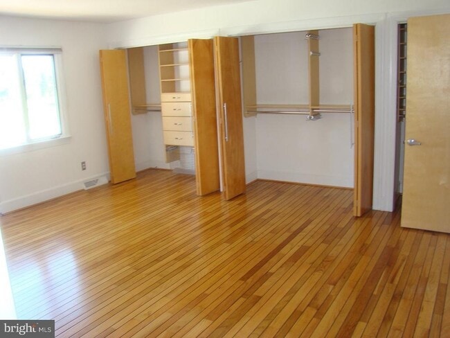 Building Photo - 1065 Lyme Ct