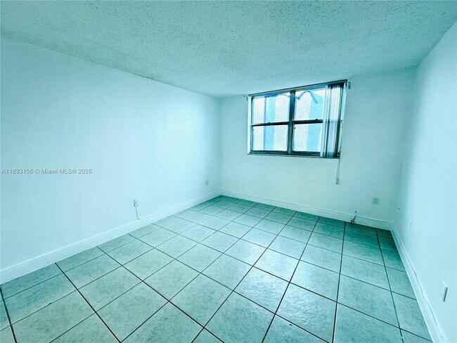 Building Photo - 1805 Sans Souci Blvd