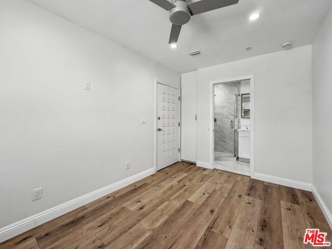 Building Photo - 5035 Zelzah Ave