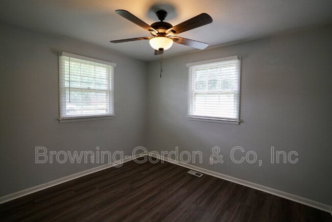 Building Photo - 1409 Acklen Ave