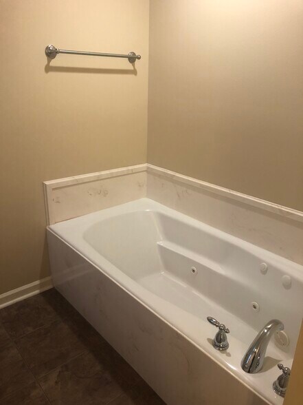 Building Photo - 70 Chateaus Ln