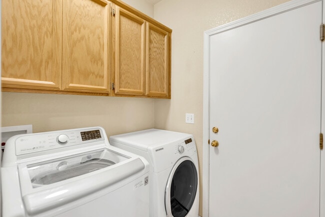 Building Photo - 3635 Poppy Hill Way