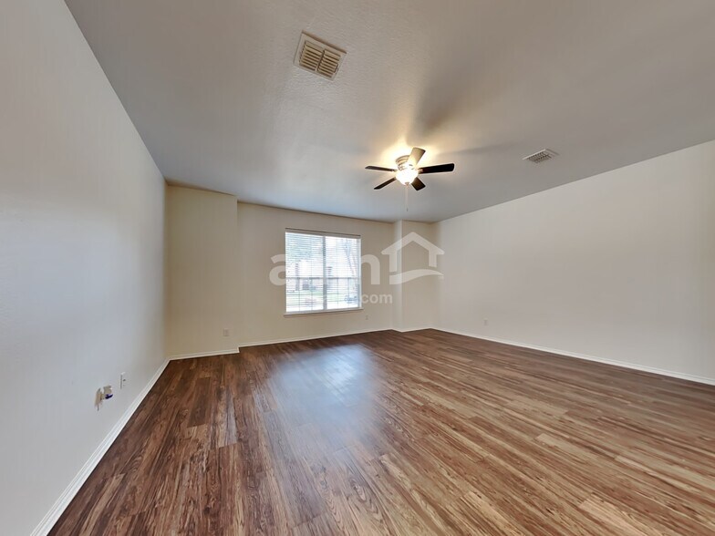 Building Photo - 1140 Jamie Dr