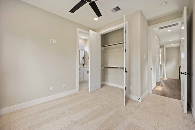 Building Photo - 8006 Sunbury St