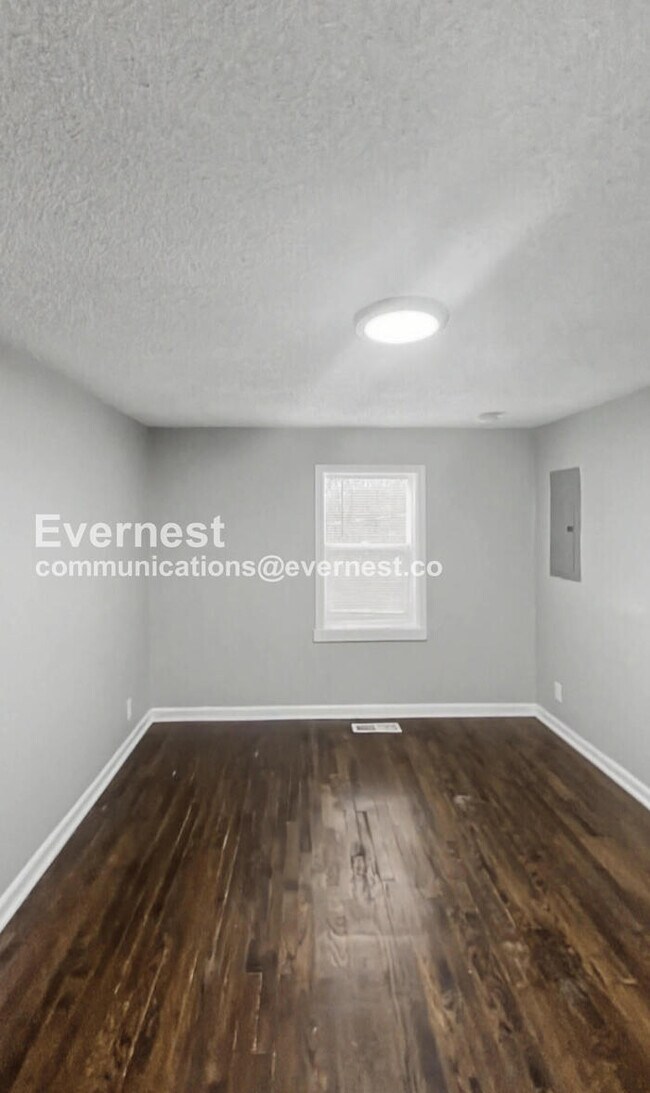 Building Photo - Spacious 3-Bedroom Home with Deck and Modern Appliances