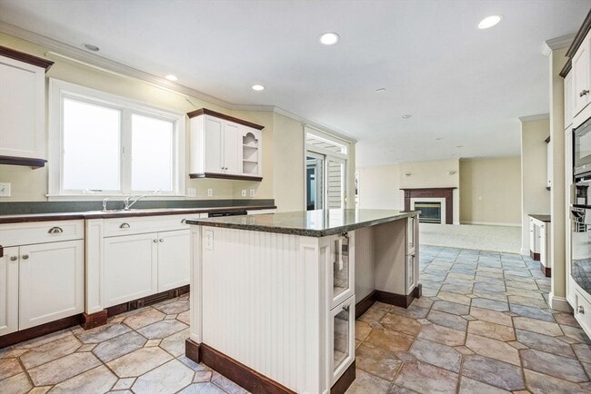 Building Photo - 42 Oak Bluff Cir