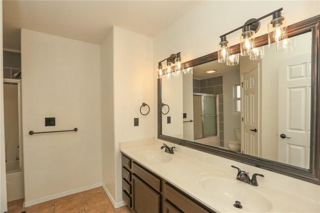 Building Photo - 900 SW River Rock St