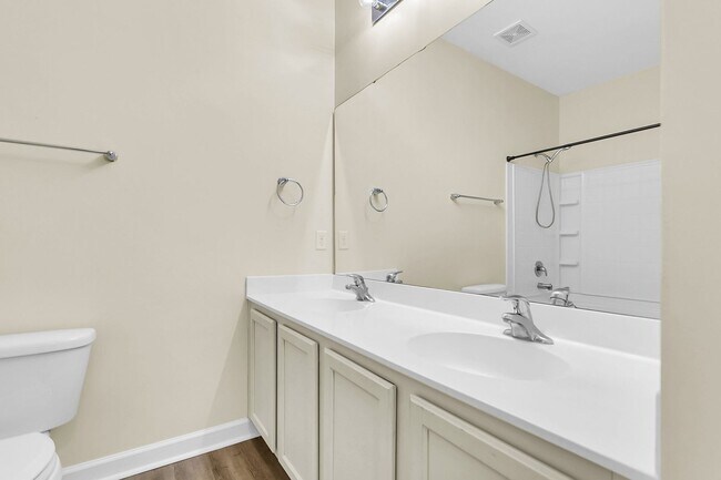 Building Photo - Beautiful FOUR bedroom townhome in Goose Creek!