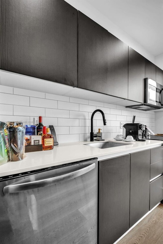 Building Photo - 398 NE 5th St