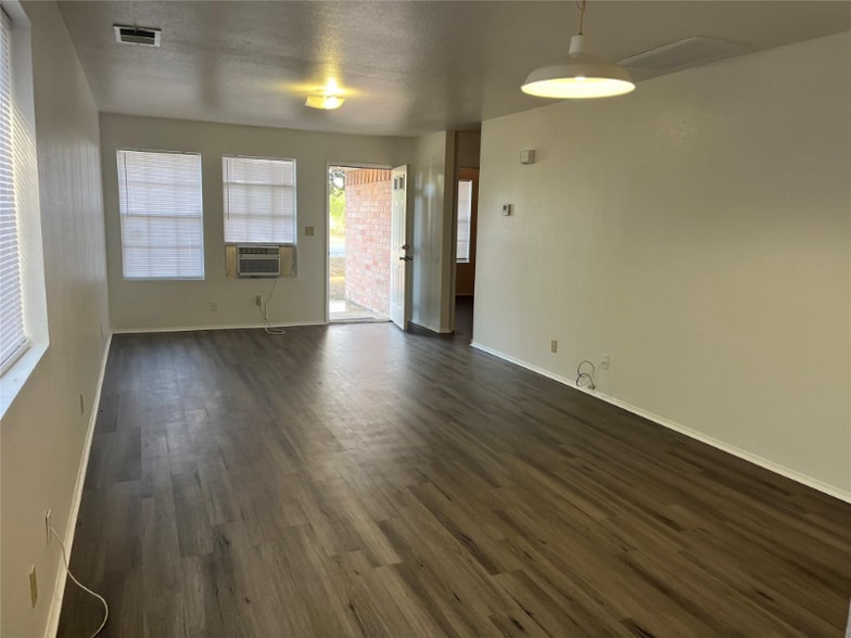 Building Photo - 768 Heritage Ln