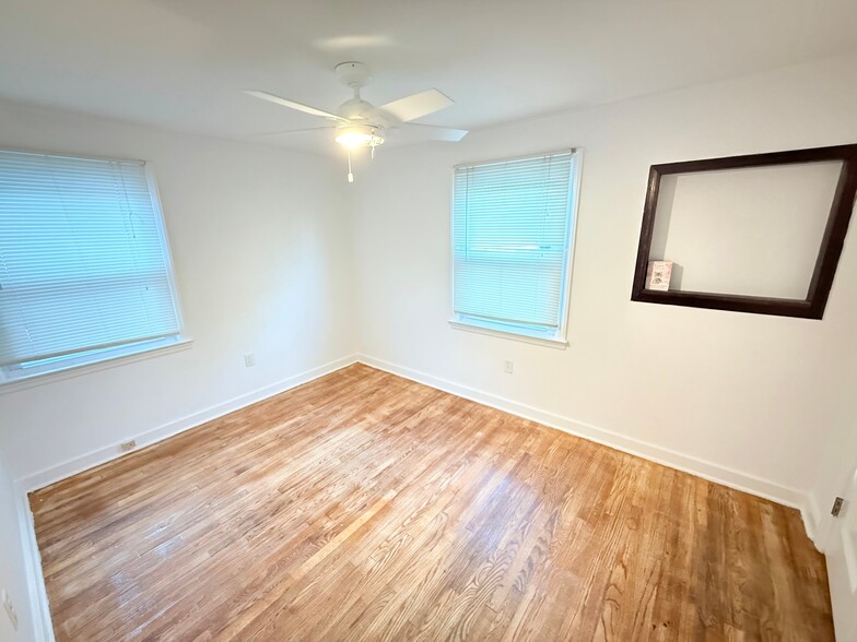 Building Photo - 208 4th St