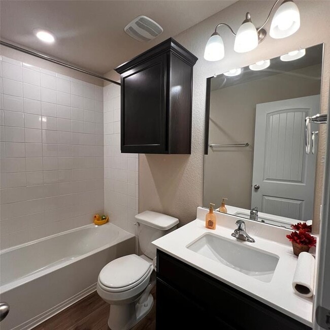 Building Photo - 172 Onna St