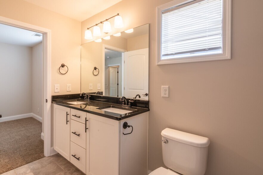 Building Photo - 212I Carver Ln