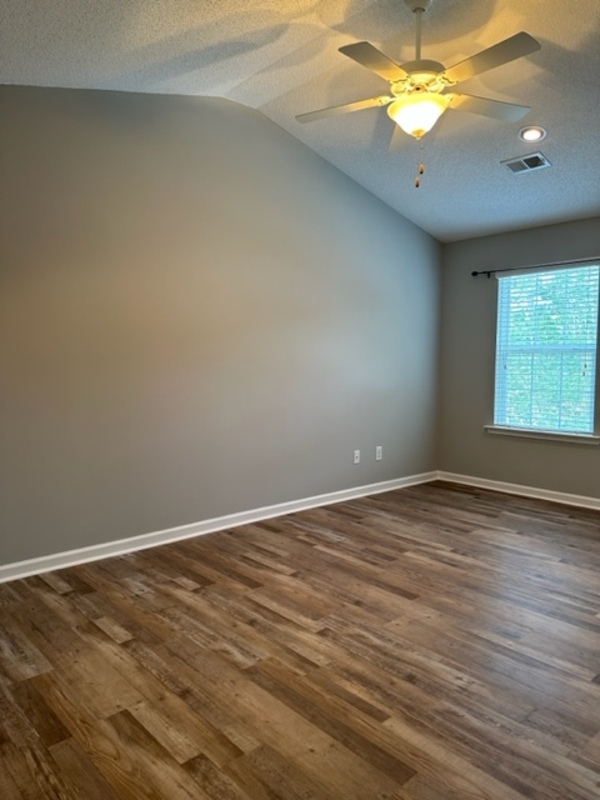 Building Photo - 302 Irvine Ct
