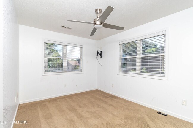 Building Photo - 2084 Allenridge Dr