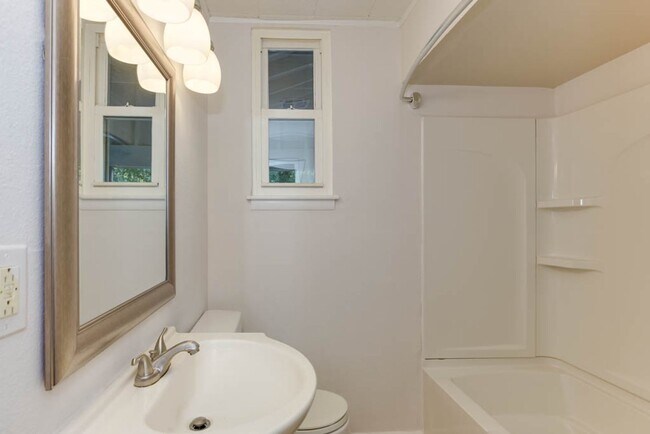 Building Photo - Renovated Virginia Beach Home with Large Yard and Prime Location