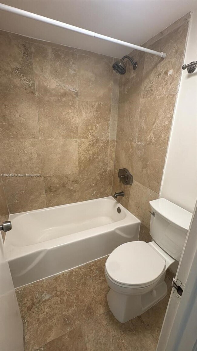 Building Photo - 500 Bayview Dr