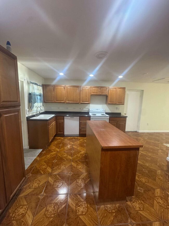 Building Photo - 782 Orchid Dr