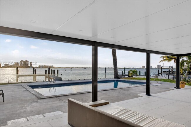 Building Photo - 1101 S Shore Dr