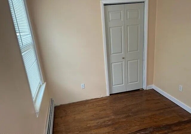 Building Photo - 10 Leversee Ave