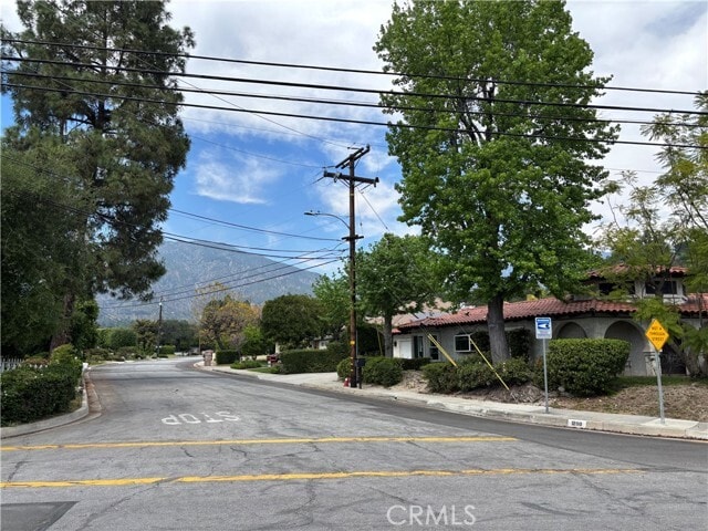 Building Photo - 130 E Sycamore Ave