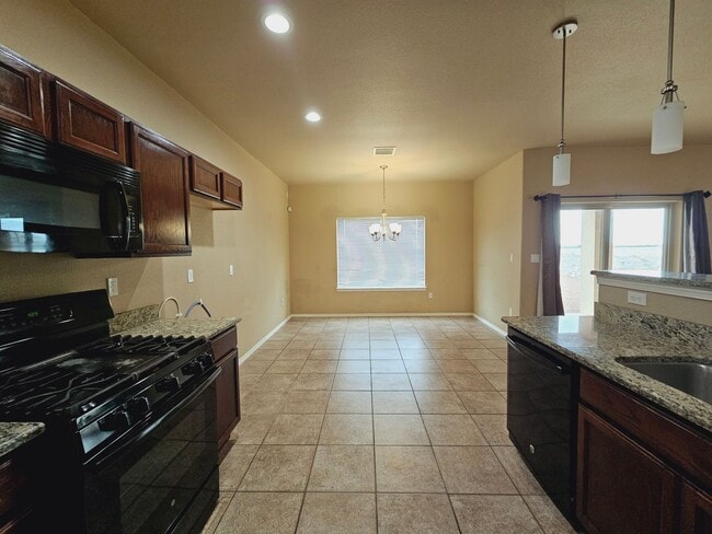 Building Photo - Beautiful 4 bedroom 2.5 bath home in Northeast El Paso!