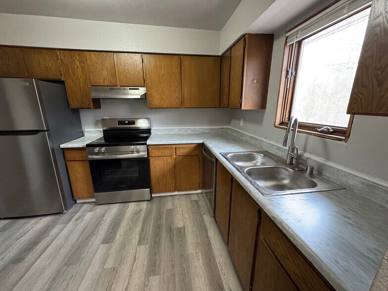 Building Photo - 2260 W Melanie Ave