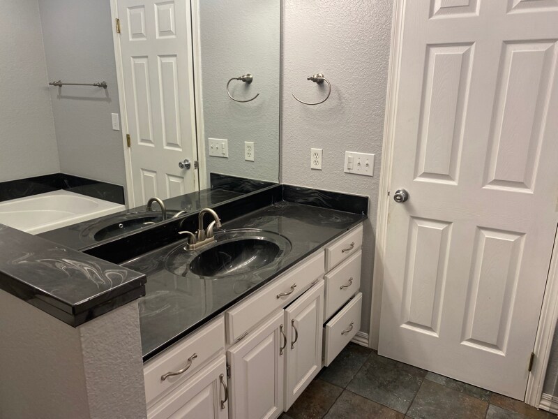 Building Photo - 1825 Mountain Ash Dr