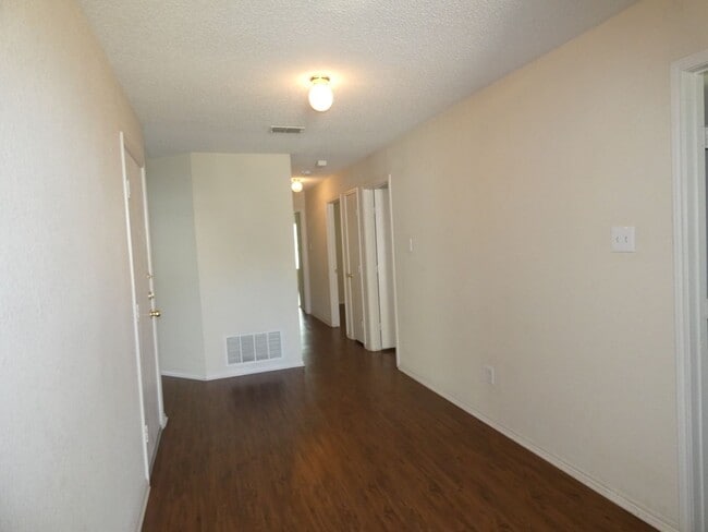 Building Photo - 6920 Meadow Way Ln