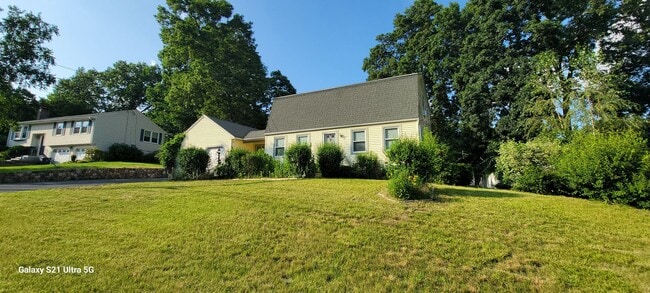 Building Photo - Single-Family Home in South Nashua