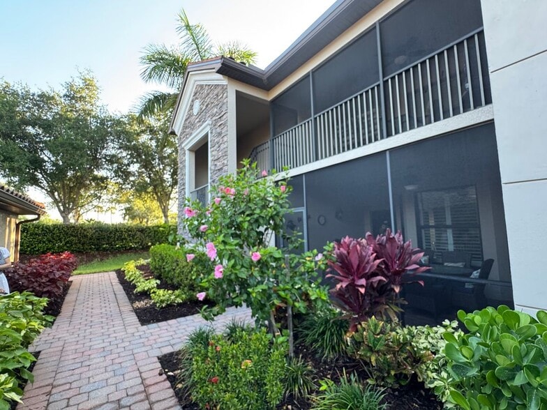 Building Photo - 9844 Venezia Cir