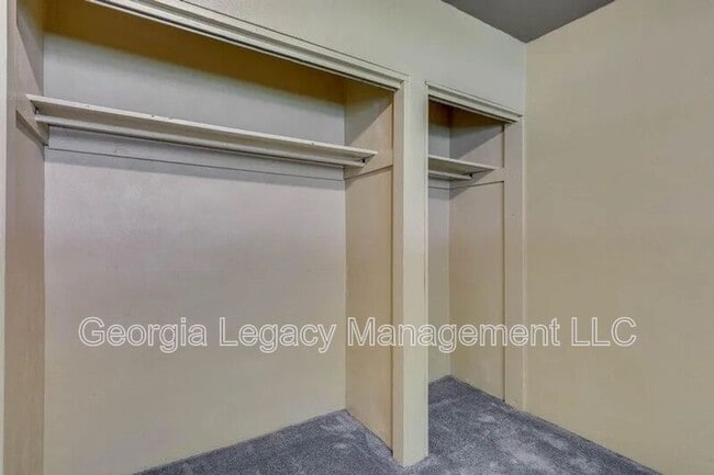 Building Photo - 65 Hughes St