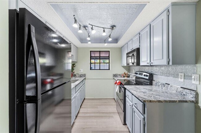 Building Photo - 10187 122nd Ave N