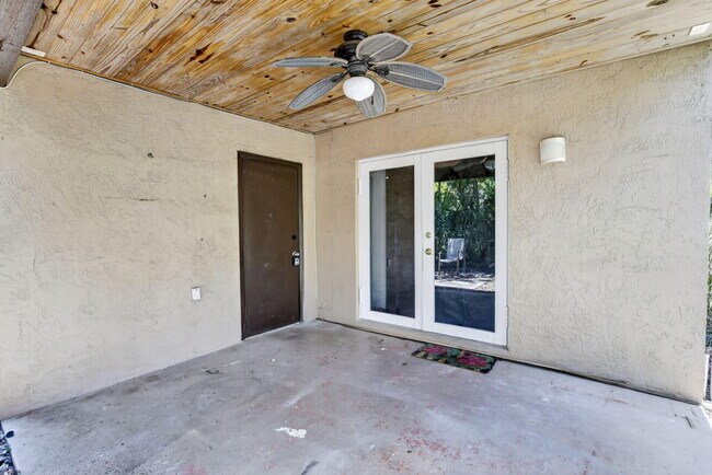 Building Photo - 2520 Van Buren St