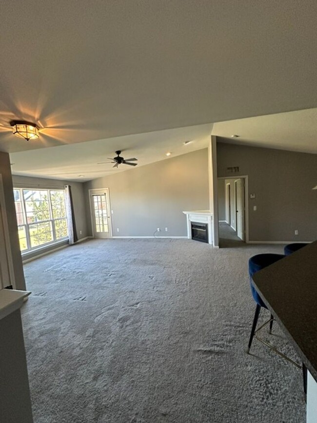 Building Photo - Updated Chesterfield Condo