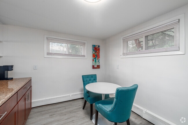 1BR, 1BA - 645SF - Dining Area - 1817 Burnet Ave - Utilities Included