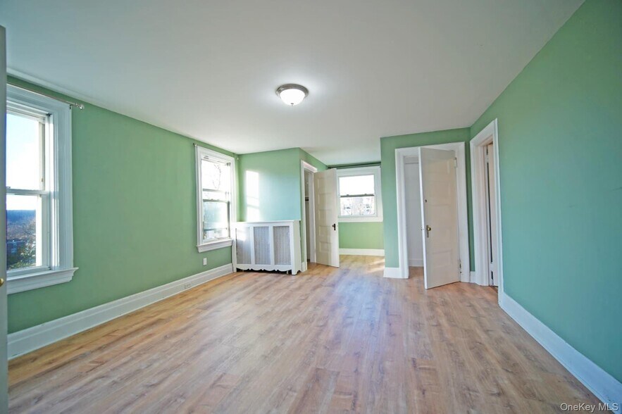 Building Photo - 21 Lake Ave