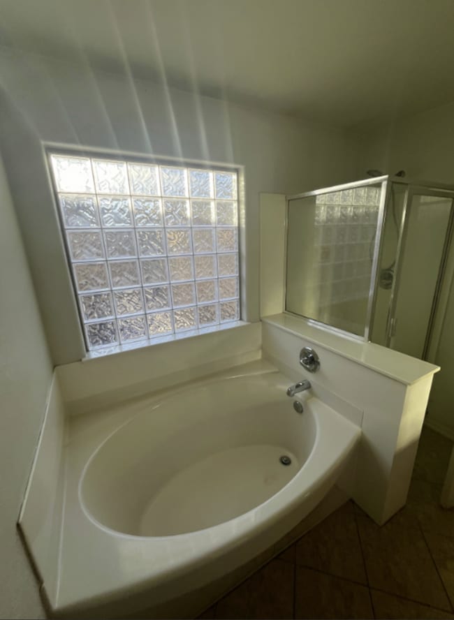 Building Photo - READY TO VIEW NOW! Recently Painted Interi...