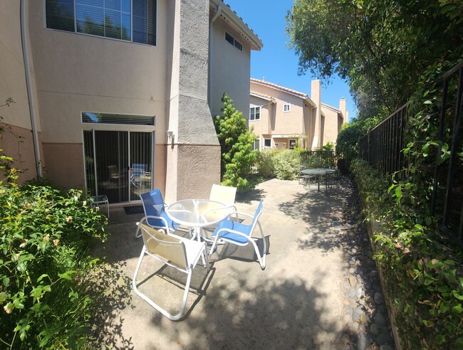 Building Photo - Fantastic home in the Arbors!